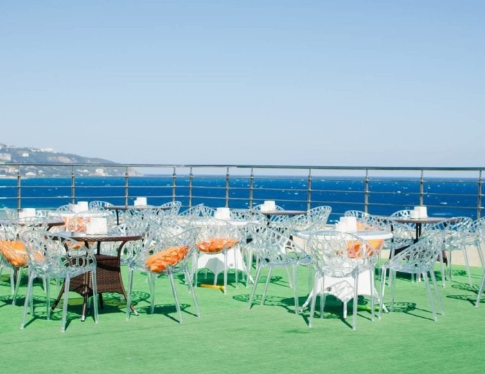 Зал и площадка бара «Шляпа» - Курортный комплекс «Ливадийский»