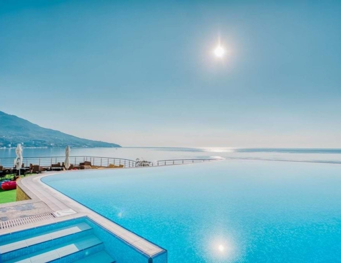 Зал и площадка бара «Шляпа» - Курортный комплекс «Ливадийский»